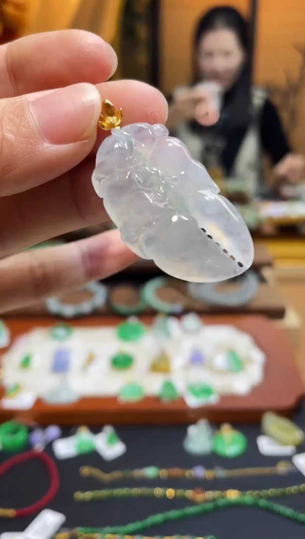 颈饰18K金镶嵌翡翠18K金镶嵌