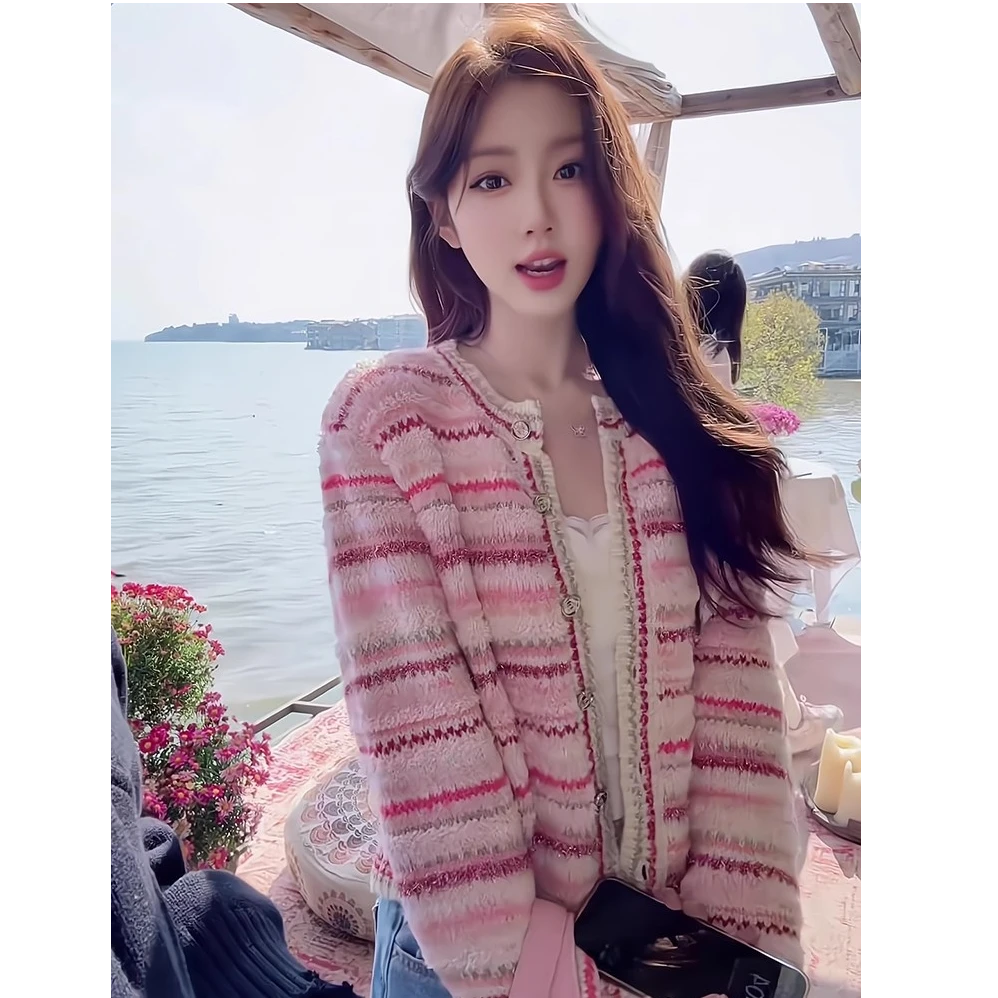 粉色条纹小香风针织上衣女气质名媛温柔风2025年秋季显瘦毛衣开衫