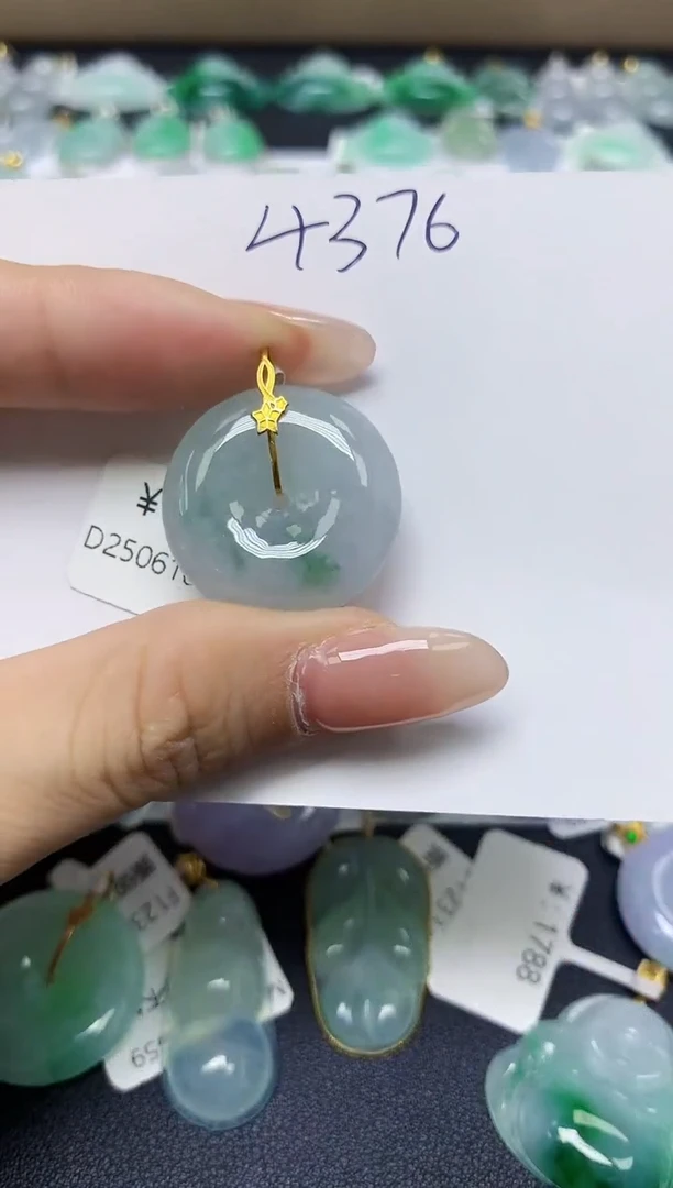 翡翠18K金镶嵌颈饰天然缅甸翡翠A货