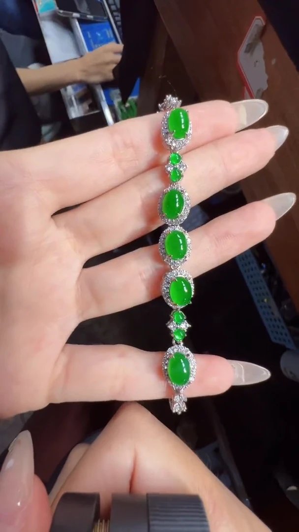 未镶嵌定制翡翠翡翠A货有轻微色差属于正常现象，手链多样性发货1