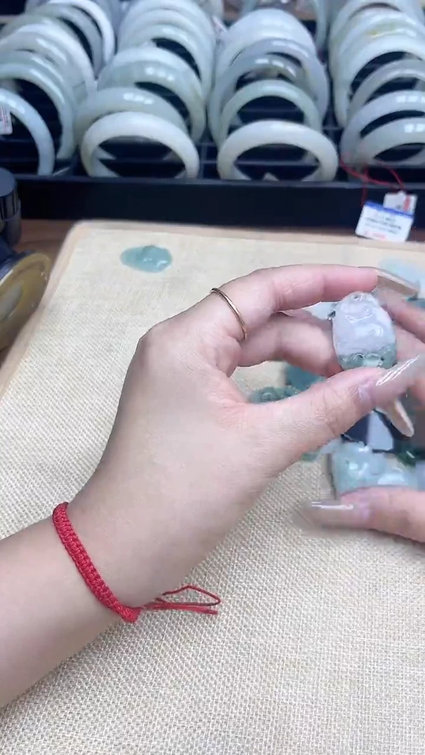 翡翠未镶嵌颈饰翡翠 未镶嵌 颈饰兔