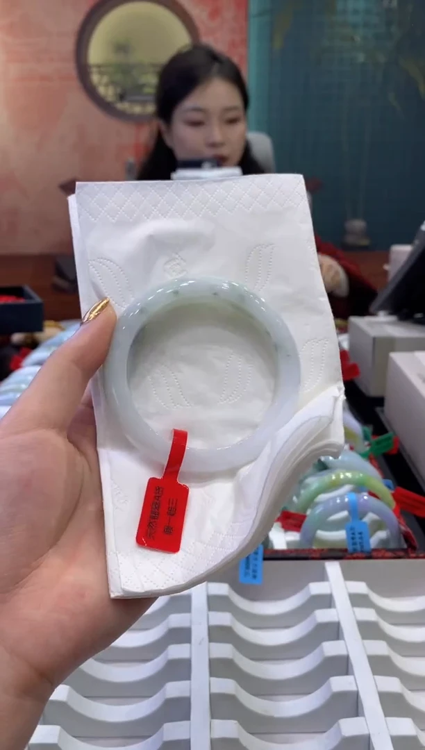 【闪购商品】翡翠手镯未镶嵌多人19231