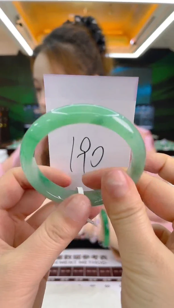 石英质玉手镯未镶嵌天然冰飘花