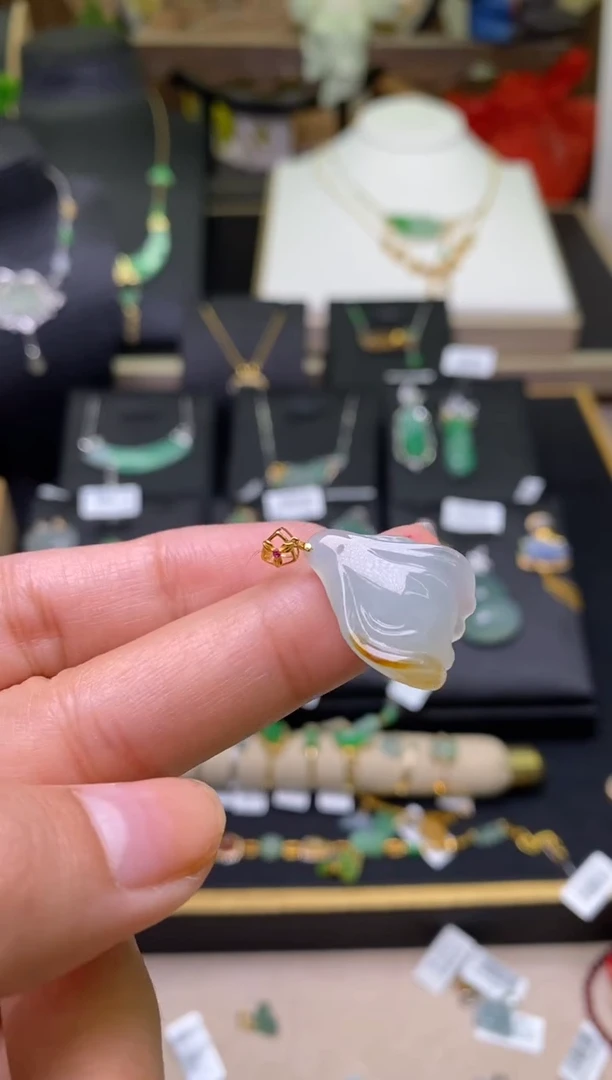 【闪购商品】翡翠颈饰18K金镶嵌净货17928