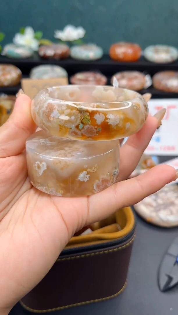未镶嵌手镯石英质玉（57圈口）赠送镯心