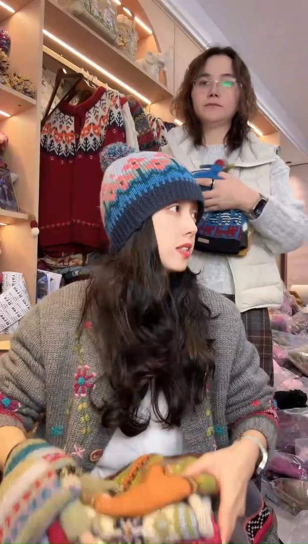 羊毛美利奴蓝色海棠花单球帽