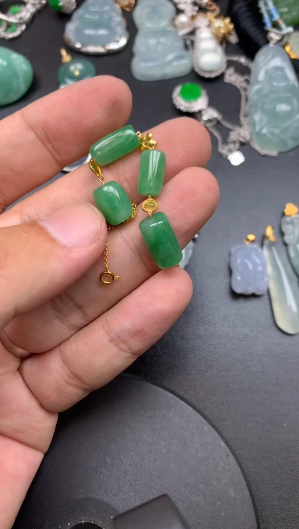 颈饰18K金镶嵌翡翠少***蛙一诺商品不退不换