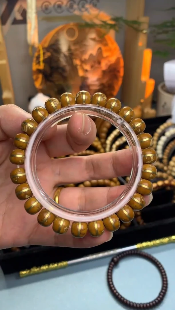 紫金鼠吊坠实心黄皮鼠一线天金腰带卡9老型微瑕