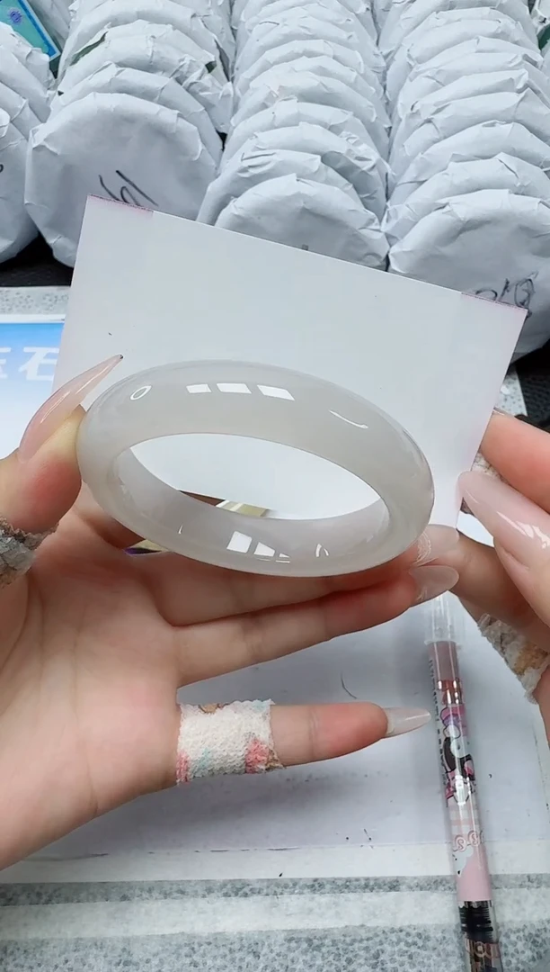石英质玉手镯未镶嵌8