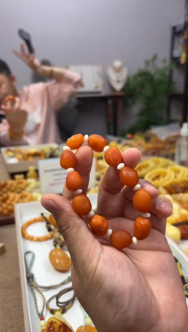 【闪购商品】蜜蜡裸石未镶嵌手串