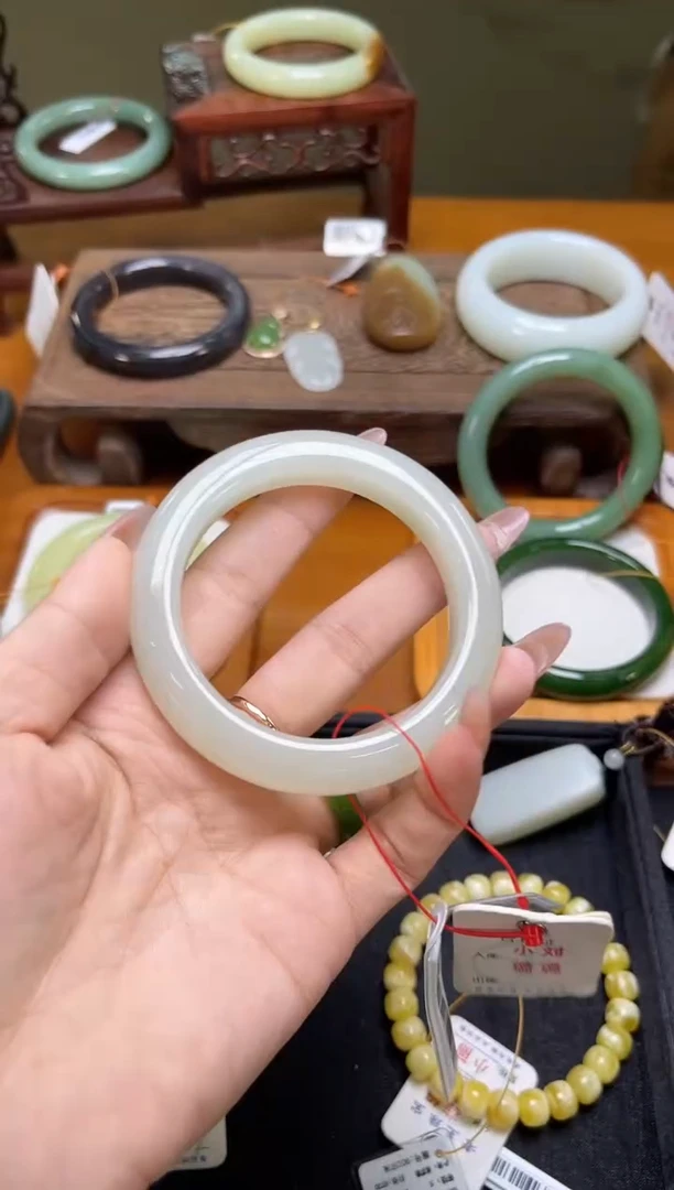 未镶嵌手镯和田玉新疆黑山 56+圈