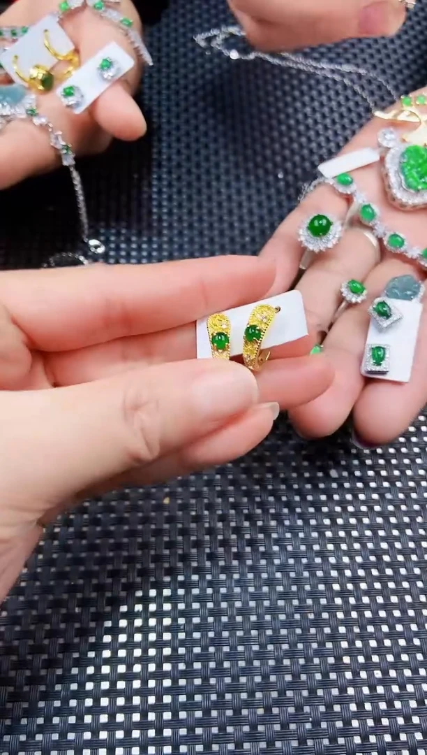 【闪购商品】翡翠耳饰未镶嵌11111111