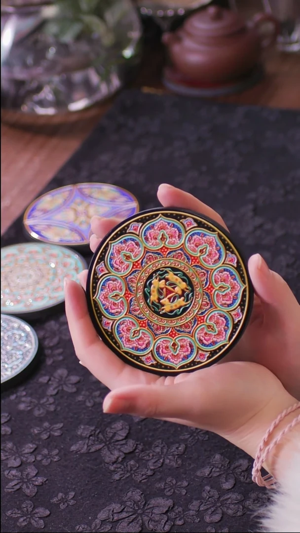 壹藏贰宝三兔图案杯垫一片