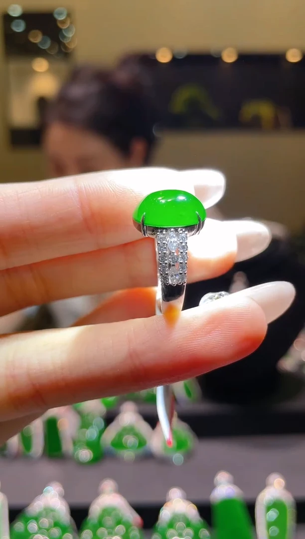 【闪购商品】翡翠吊坠(不含链)18K金镶嵌A36