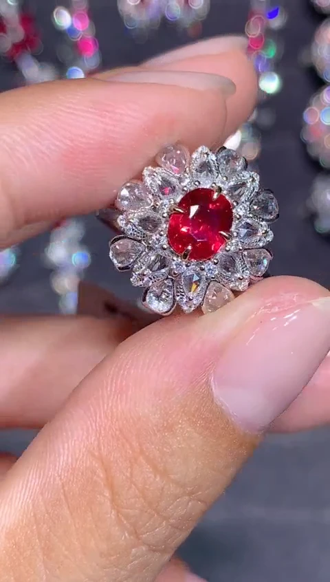 18K金镶嵌戒指红宝石1.25ct
