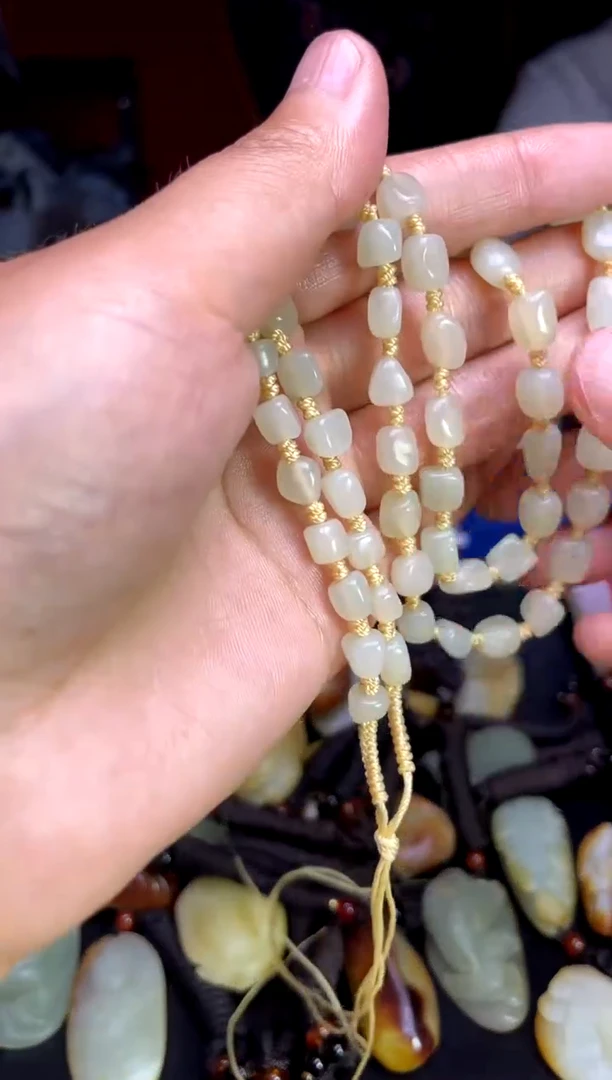 和田玉未镶嵌颈饰1