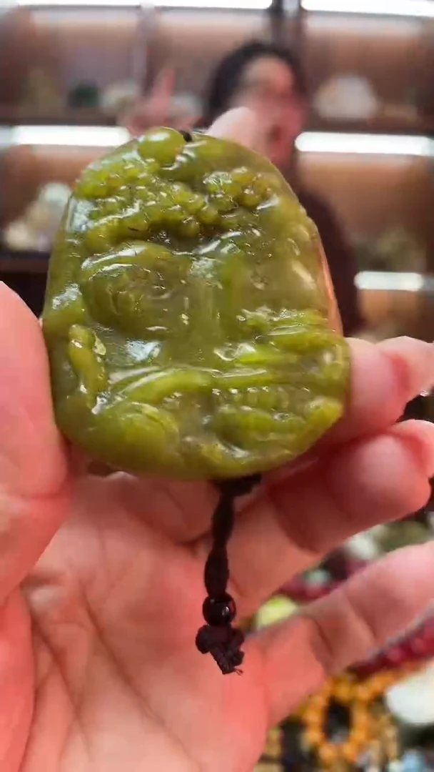 未镶嵌蛇纹石玉吊坠