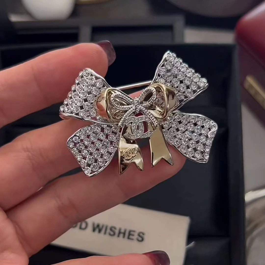 【A744】水钻蝴蝶结高级时尚胸针防走光胸花精致别针美容工具