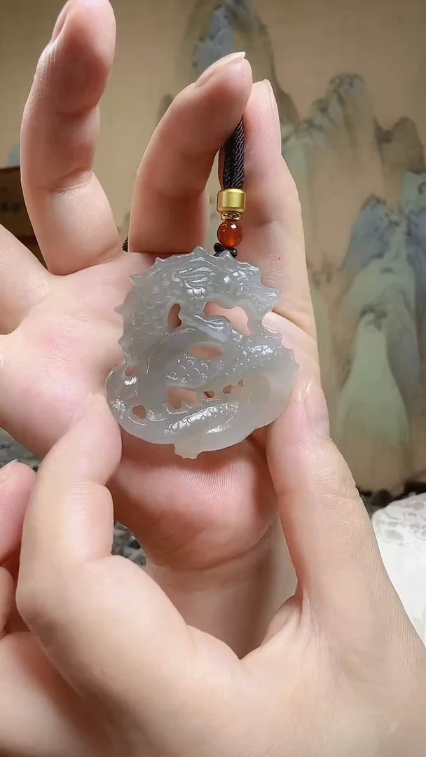 和田玉未镶嵌颈饰.