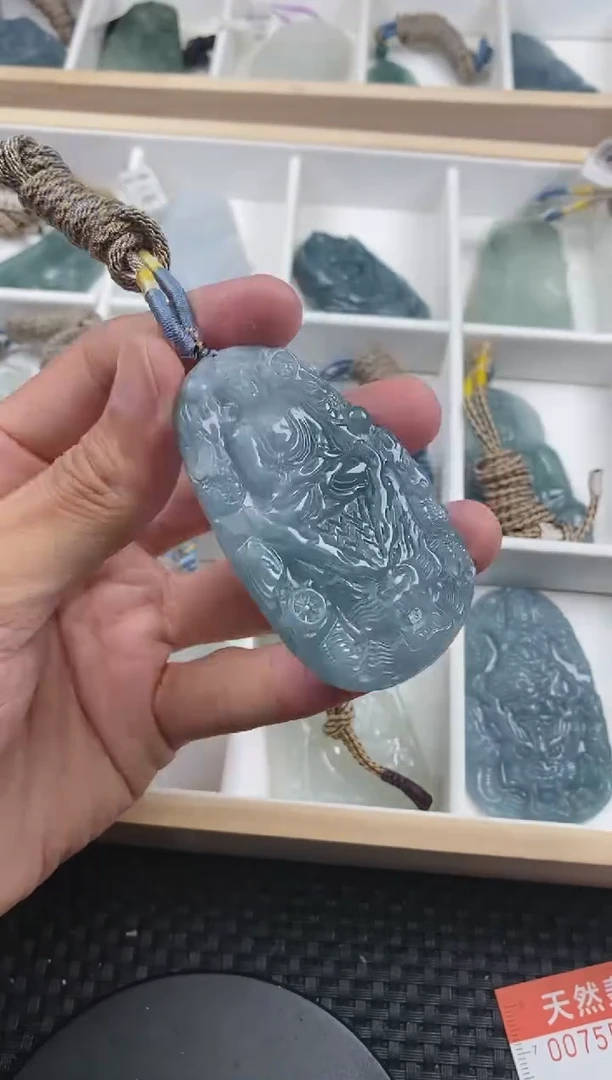 翡翠未镶嵌颈饰