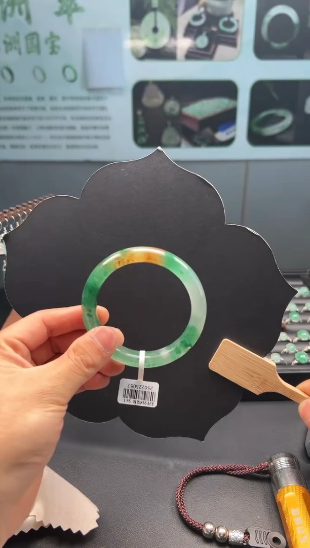 【闪购商品】石英质玉手镯未镶嵌58