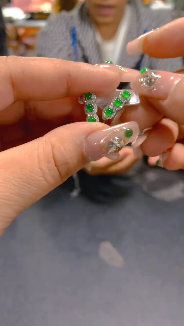 【闪购商品】翡翠耳饰未镶嵌0128882226多样性发其一