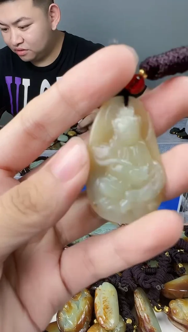 和田玉未镶嵌颈饰1