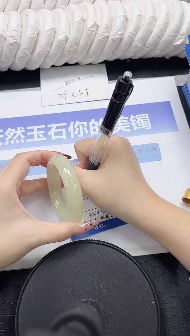 未镶嵌手镯石英质玉95-56