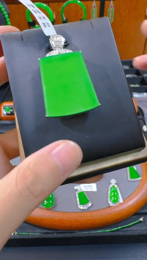 吊坠(赠链)18K金镶嵌翡翠徐*生天然A货翡翠