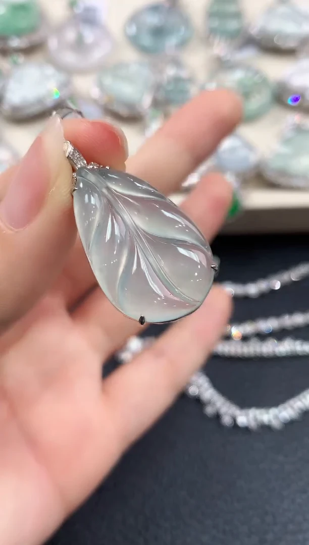【闪购商品】翡翠颈饰18K金镶嵌B71  