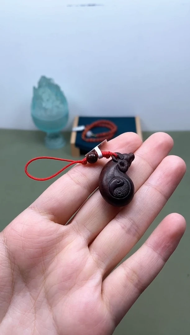 檀香紫檀（小叶紫檀）木头款印度小叶紫檀牛转乾坤挂饰