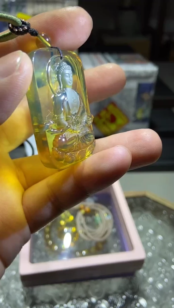 琥珀颈饰未镶嵌大日如来