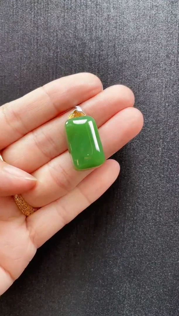 吊坠(赠链)18K金镶嵌和田玉多样性发一