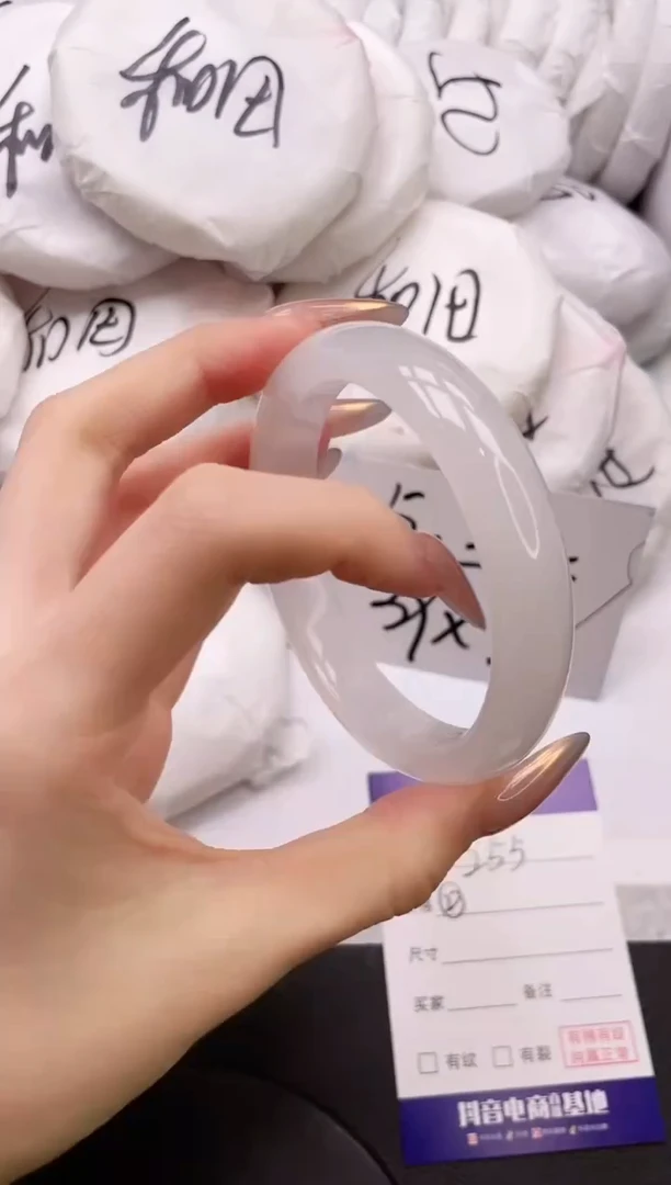 【闪购商品】石英质玉手镯未镶嵌5K255-62