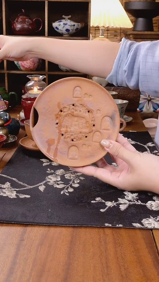 岩泥石窟圆形蓄水壶承