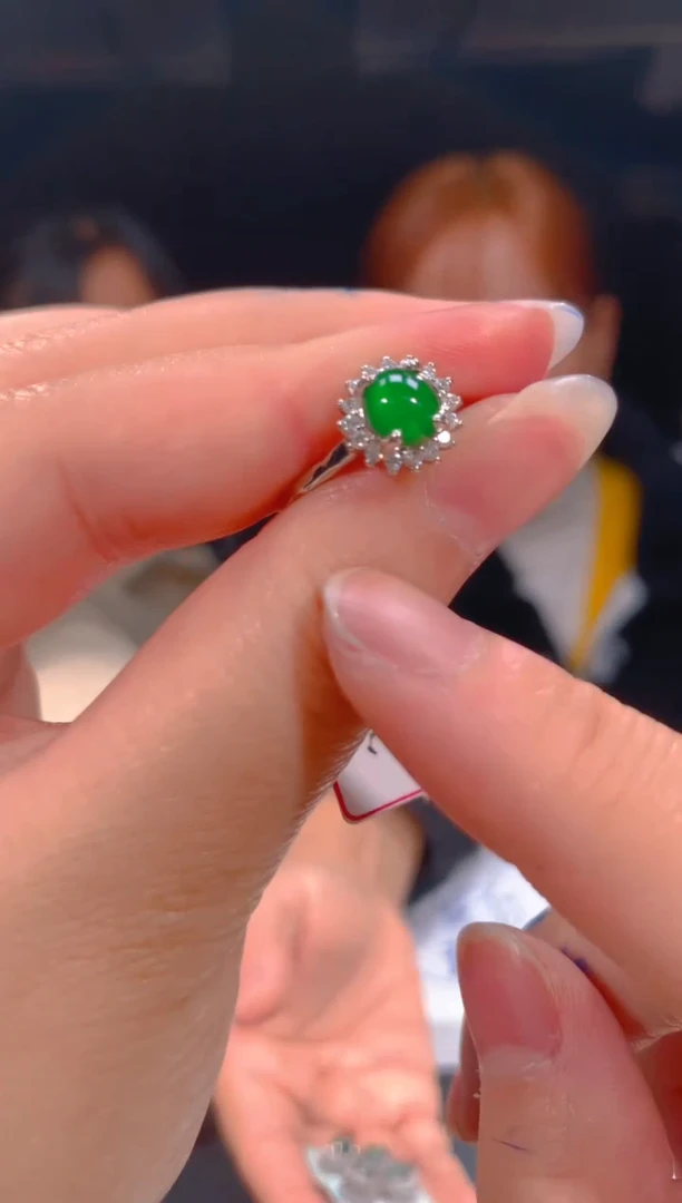 【闪购商品】定制翡翠未镶嵌9定制翡翠，多样性发货（发其一）