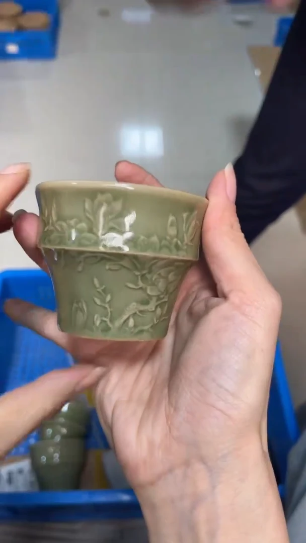 陶瓷橄榄绿折腰玉兰杯