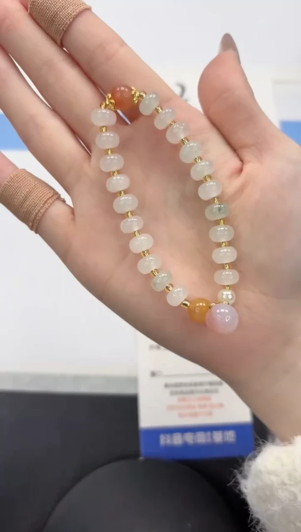 【闪购商品】石英质玉手镯未镶嵌桃子珠串