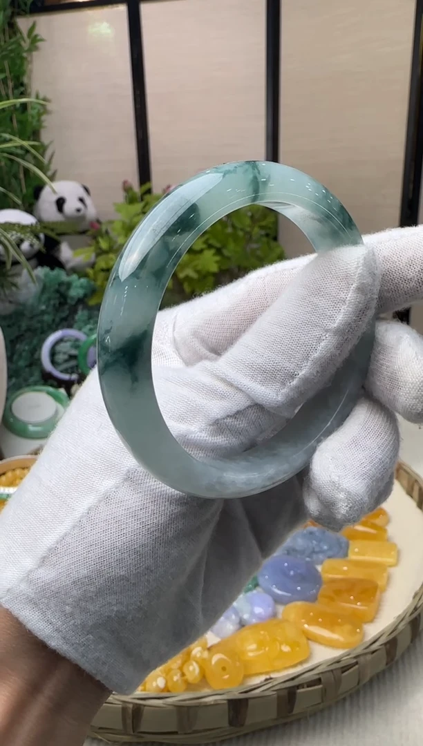 未镶嵌挂件翡翠手镯