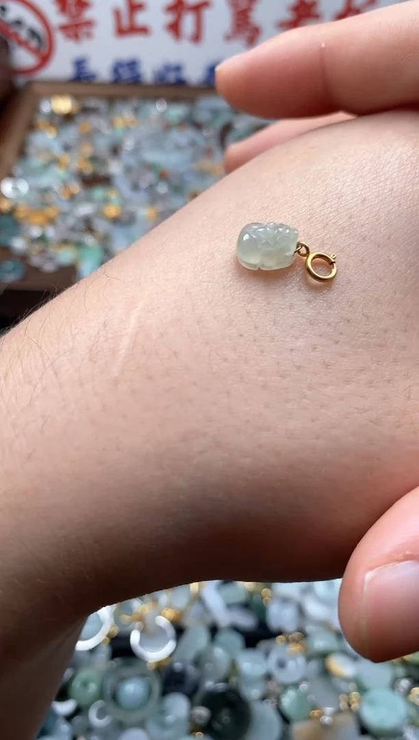 【闪购商品】翡翠颈饰未镶嵌哥哥1