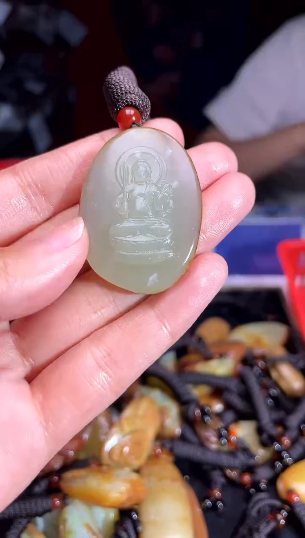 和田玉未镶嵌颈饰1