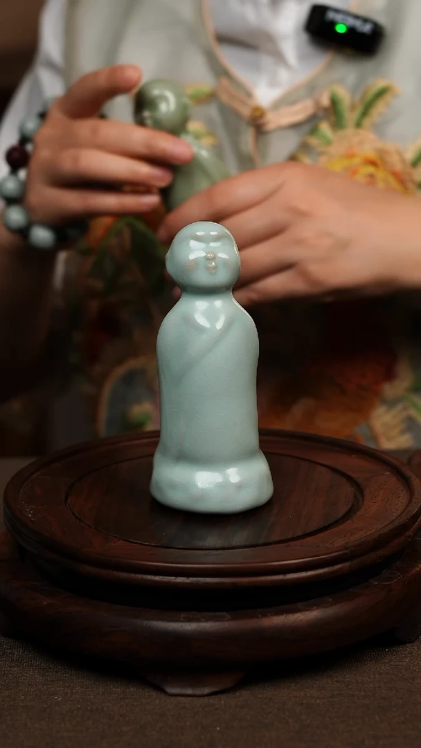 瓷片天青色茶宠小和尚微瑕 不带礼盒