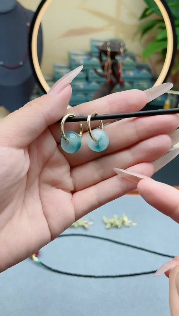 石英质玉（天山翠）银S925镶嵌耳饰00耳扣蓝水耳扣