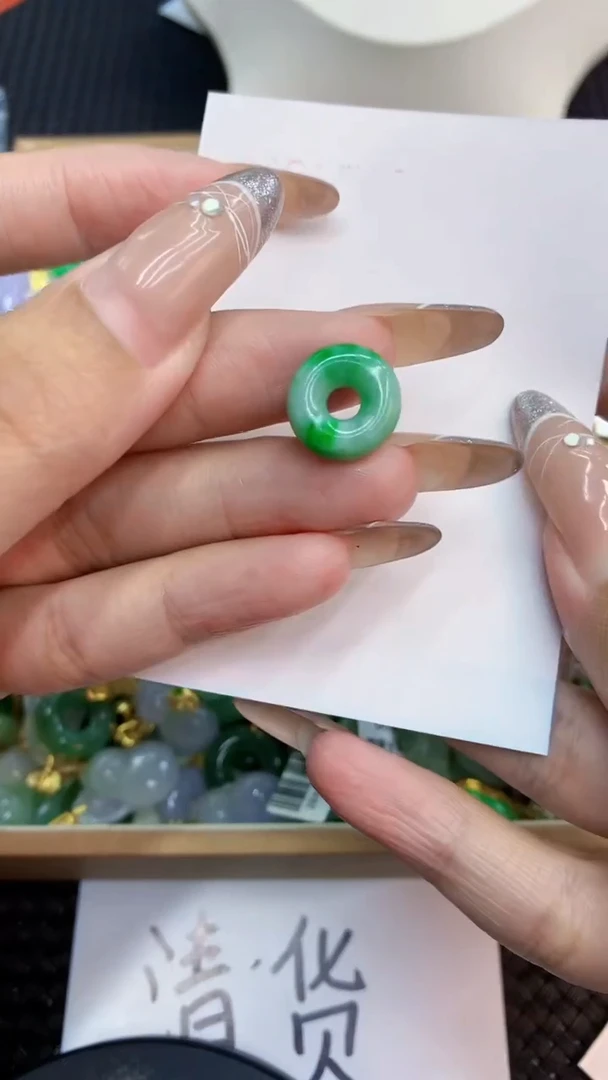颈饰未镶嵌翡翠1