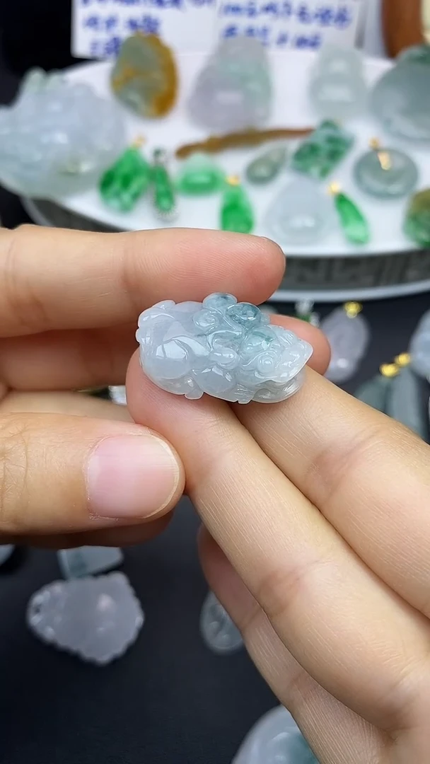 颈饰未镶嵌翡翠吊坠
