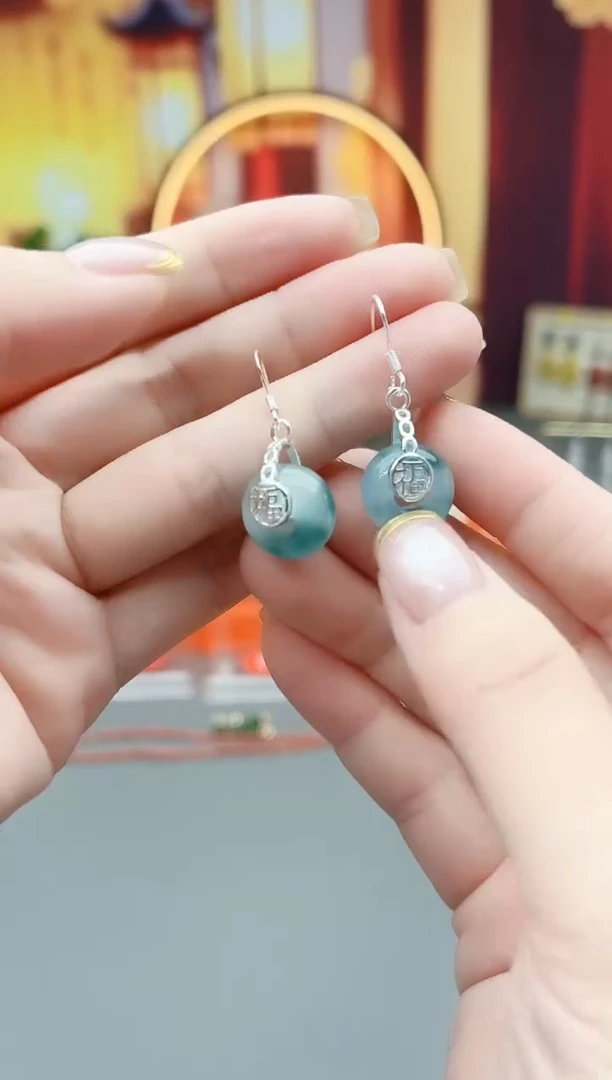 未镶嵌石英质玉（天山翠）耳钉721