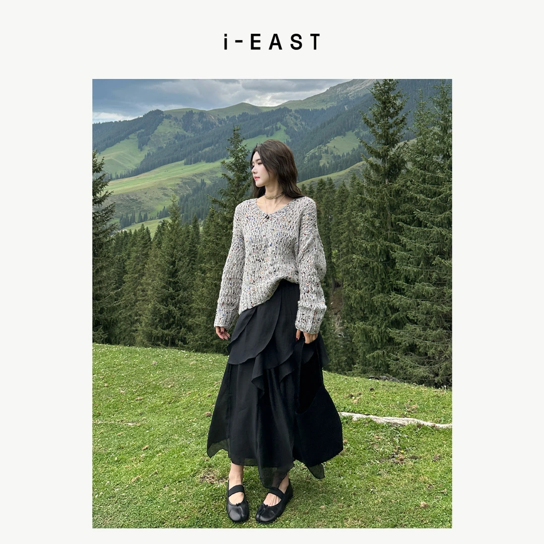 i-EAST 女主光环~V领闪闪亮片套头毛衣-4Q SY0039