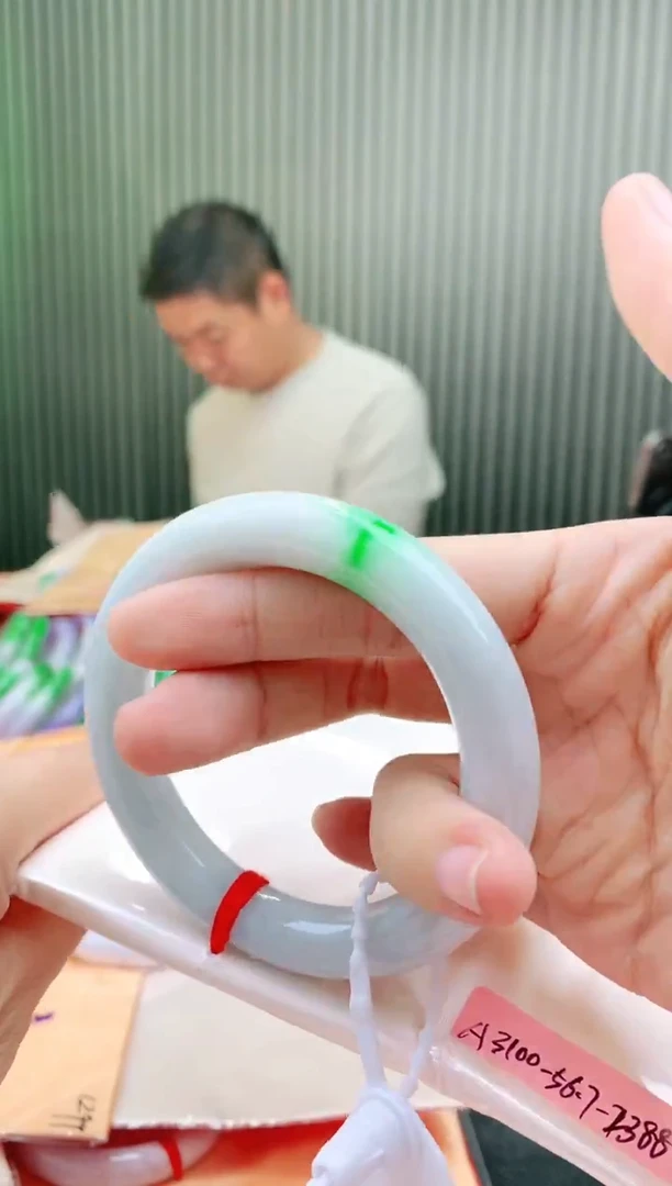 未镶嵌手镯翡翠56+