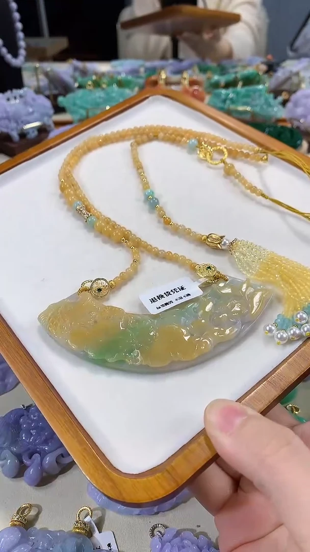 颈饰未镶嵌翡翠吊坠