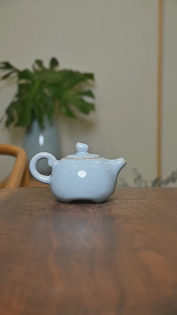 四季纳福壶 天青 微瑕 朱家汝窑款